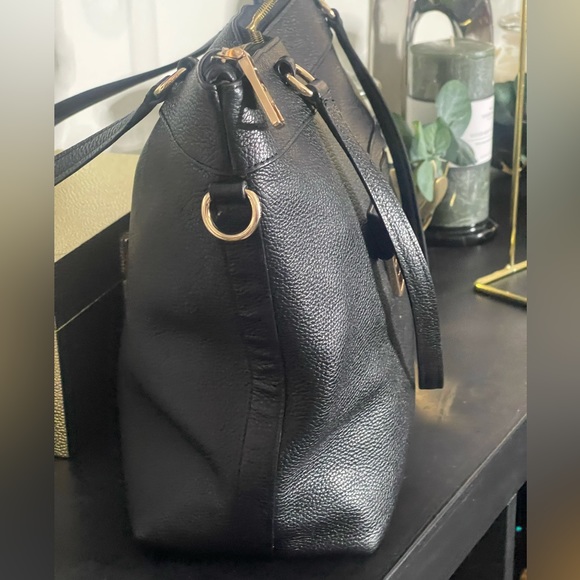COACH TOTE, TYLER PEBBLE LEATHER, BLACK & GOLD, CROSSBODY, UNBRANDED CHAIN - Picture 5 of 15